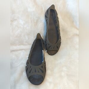 Women's Crocs Adrina III Brown Peep Toe Cutout Flats Size 8 NWT